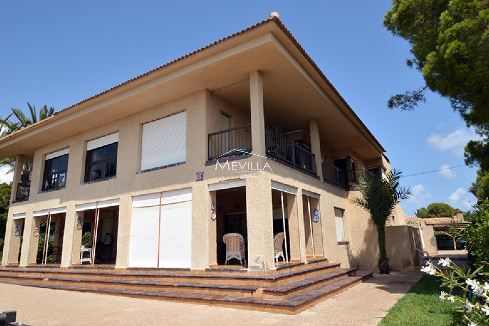 Die Villa in erster Meereslinie in Cabo Roig