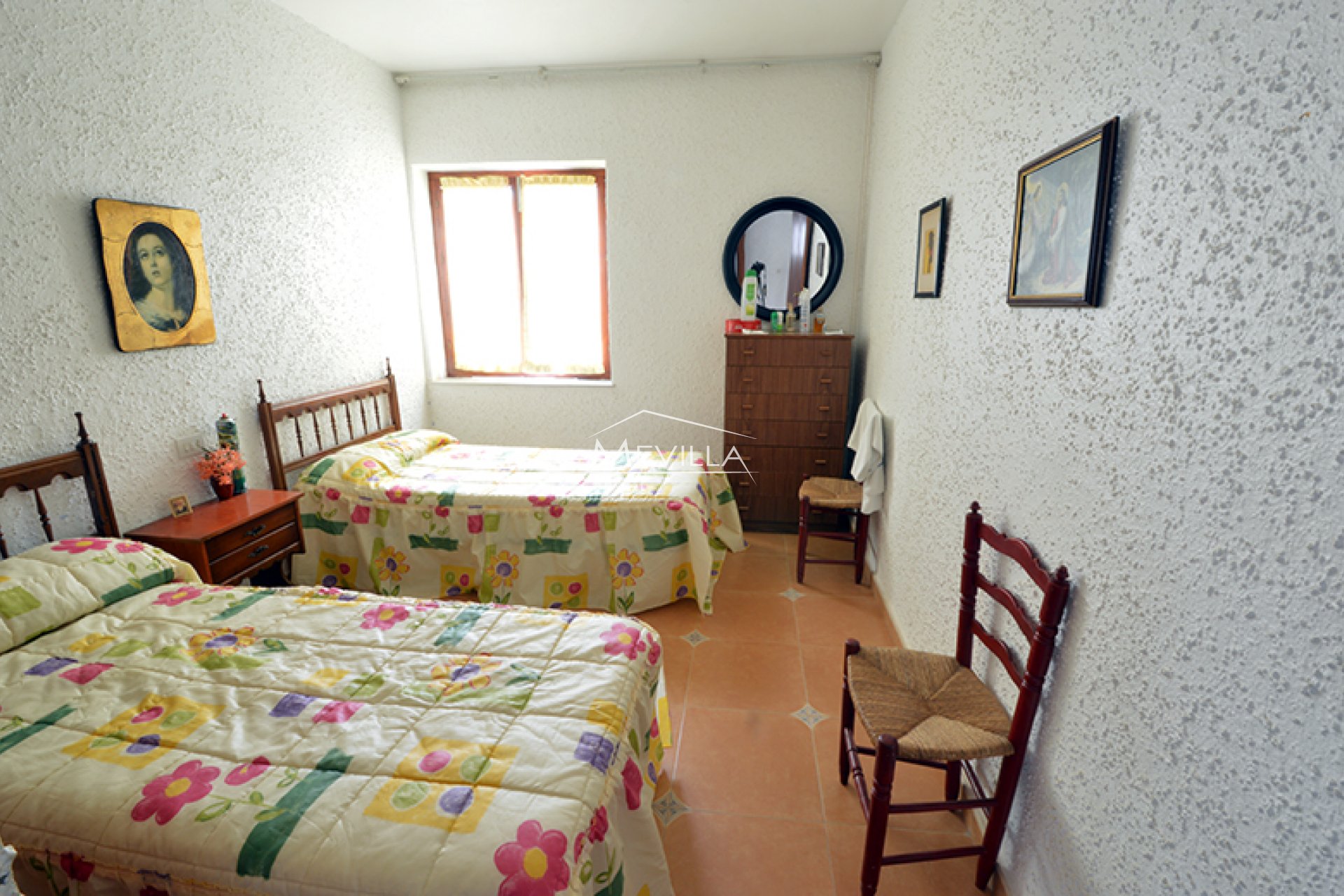 Ein Schlafzimmer mit 2 getrennten Betten