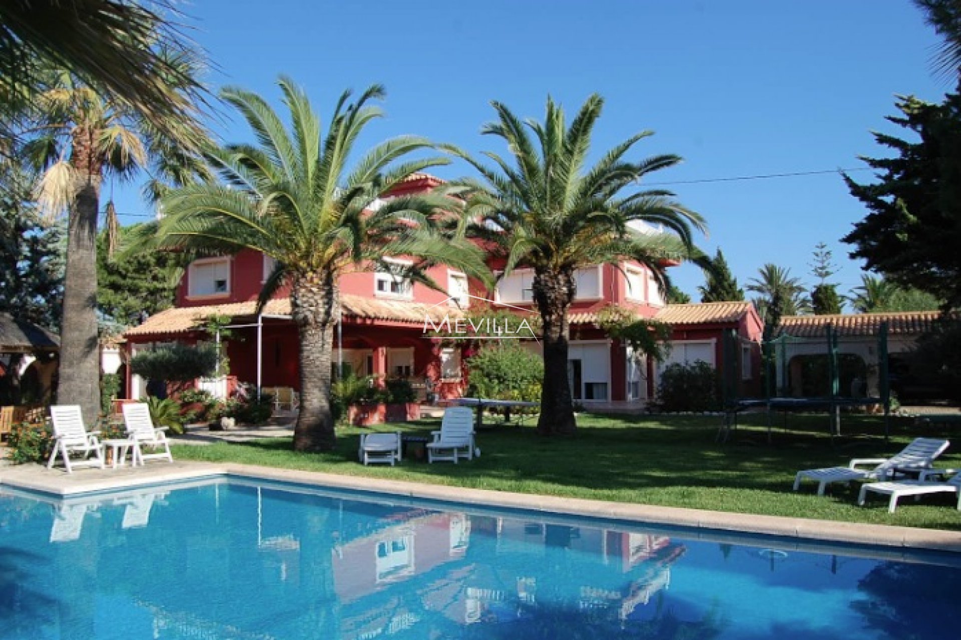 Exclusive Villa mit herrlichem Meerblick in Cabo Roig zu verkaufen.