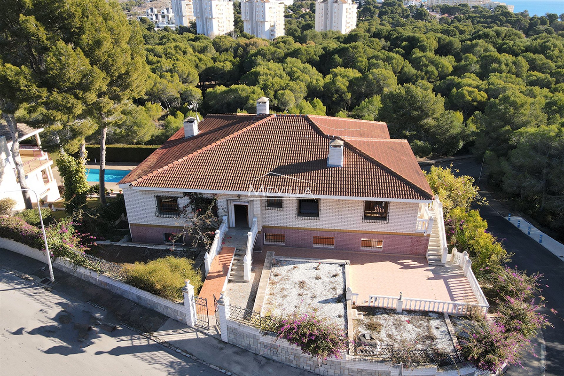 Freistehende Villa mit schöner Aussicht zu verkaufen in Campoamor, Costa Blanca.