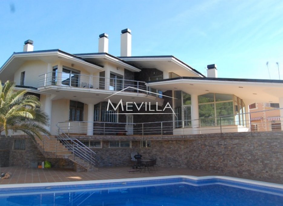 Grosse, neue Villa in Campoamor zu verkaufen