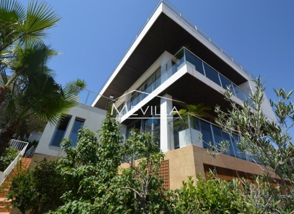 Luxus-Villa mit modernem Design in Campoamor, zu verkaufen