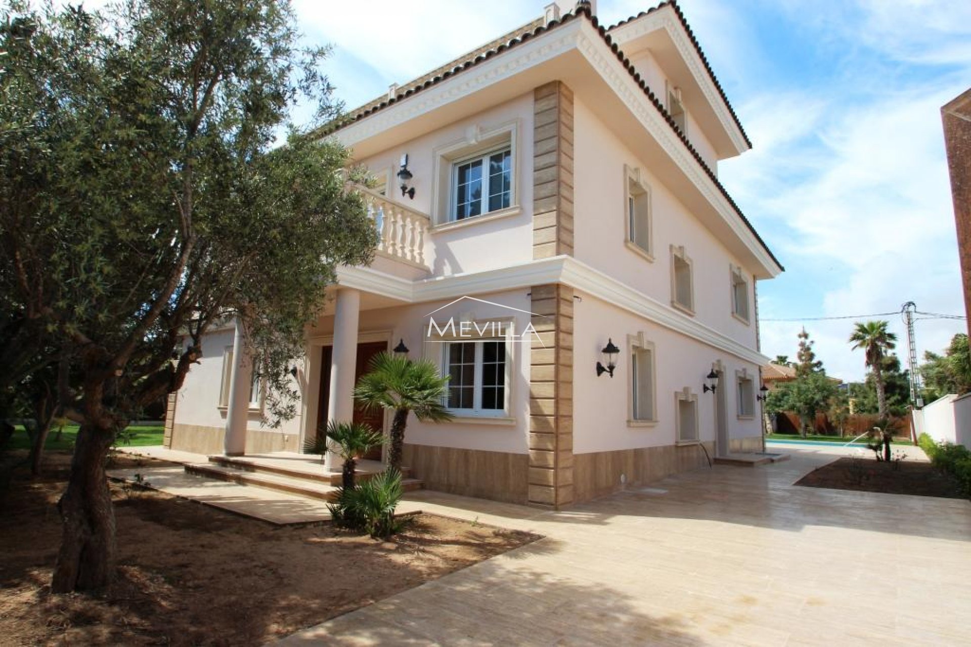 The luxury villa in Cabo Roig 