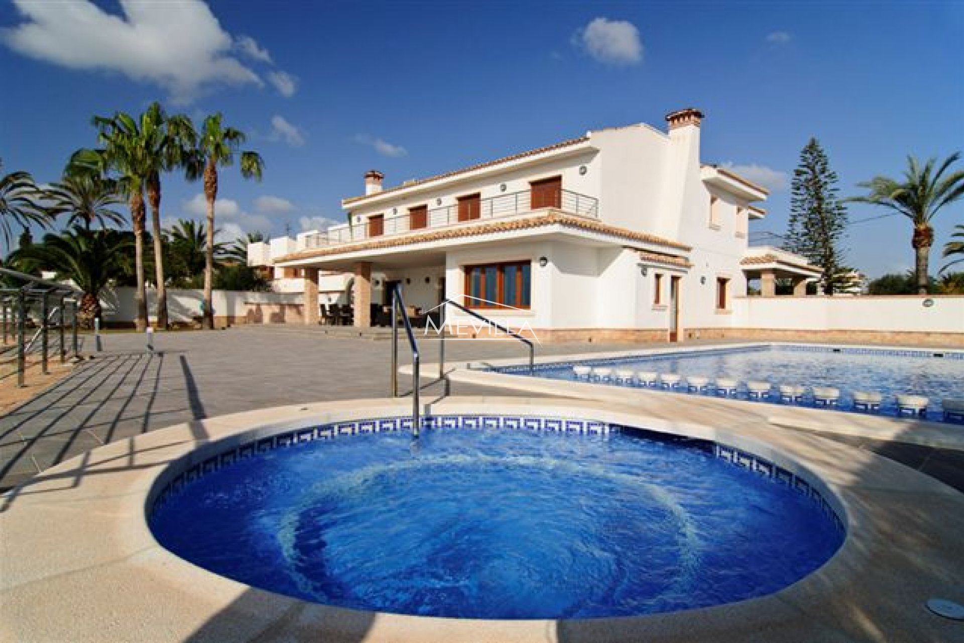 Villa in erster Meerlinie in Cabo Roig zu verkaufen